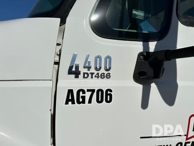 Image of International 4400 equipment image 1