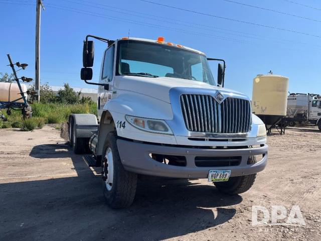 Image of International 4400 equipment image 3