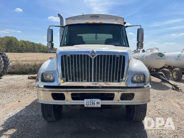 Image of International 7400 equipment image 2