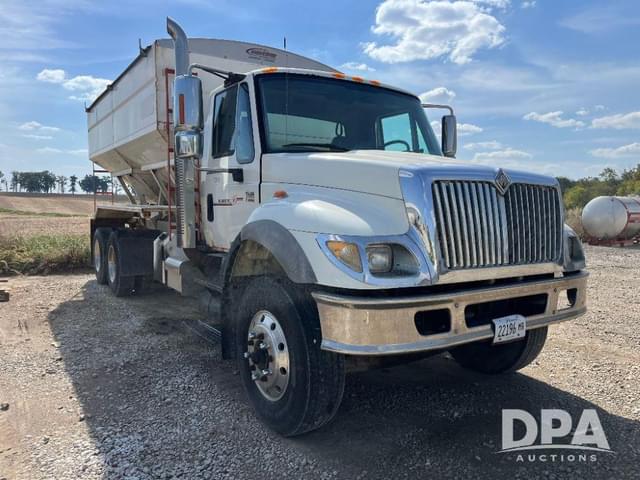 Image of International 7400 equipment image 3