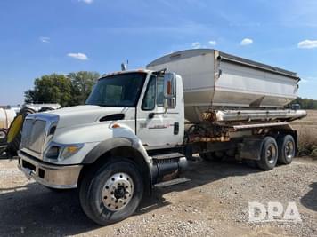 Main image International 7400