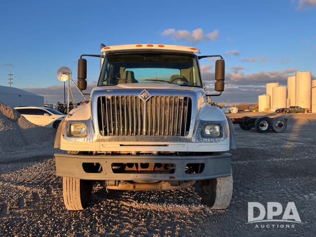 Image of International 7600 equipment image 2