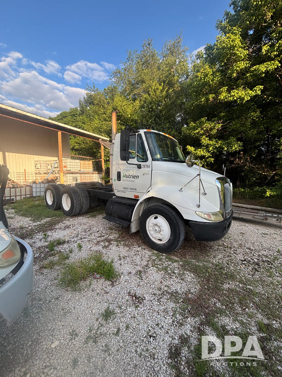 2005 International 8600 Equipment Image0