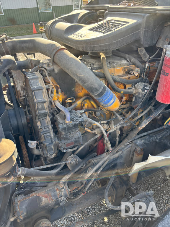 Image of International 9400 equipment image 4