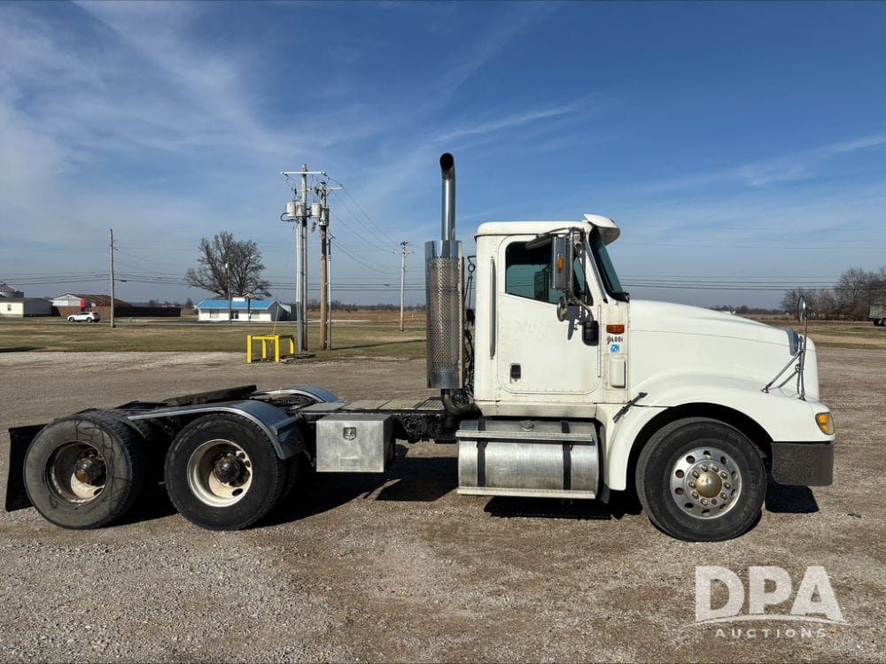 2005 International 9400 Equipment Image0