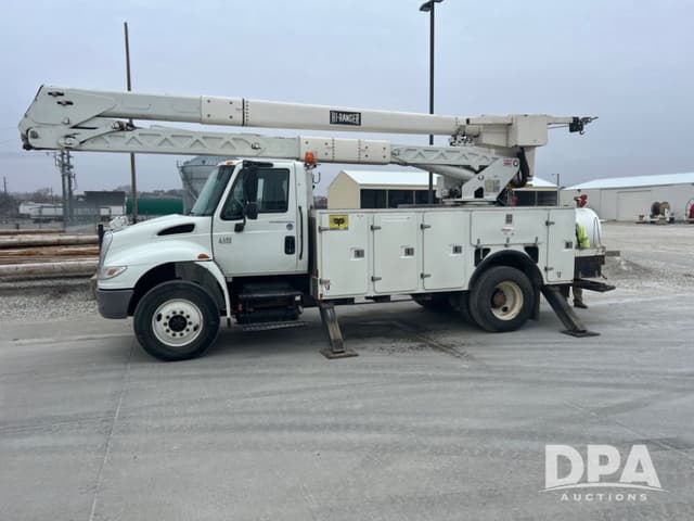 Image of International 4400 equipment image 3