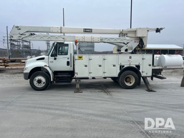 Image of International 4400 equipment image 4