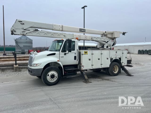 Image of International 4400 equipment image 2
