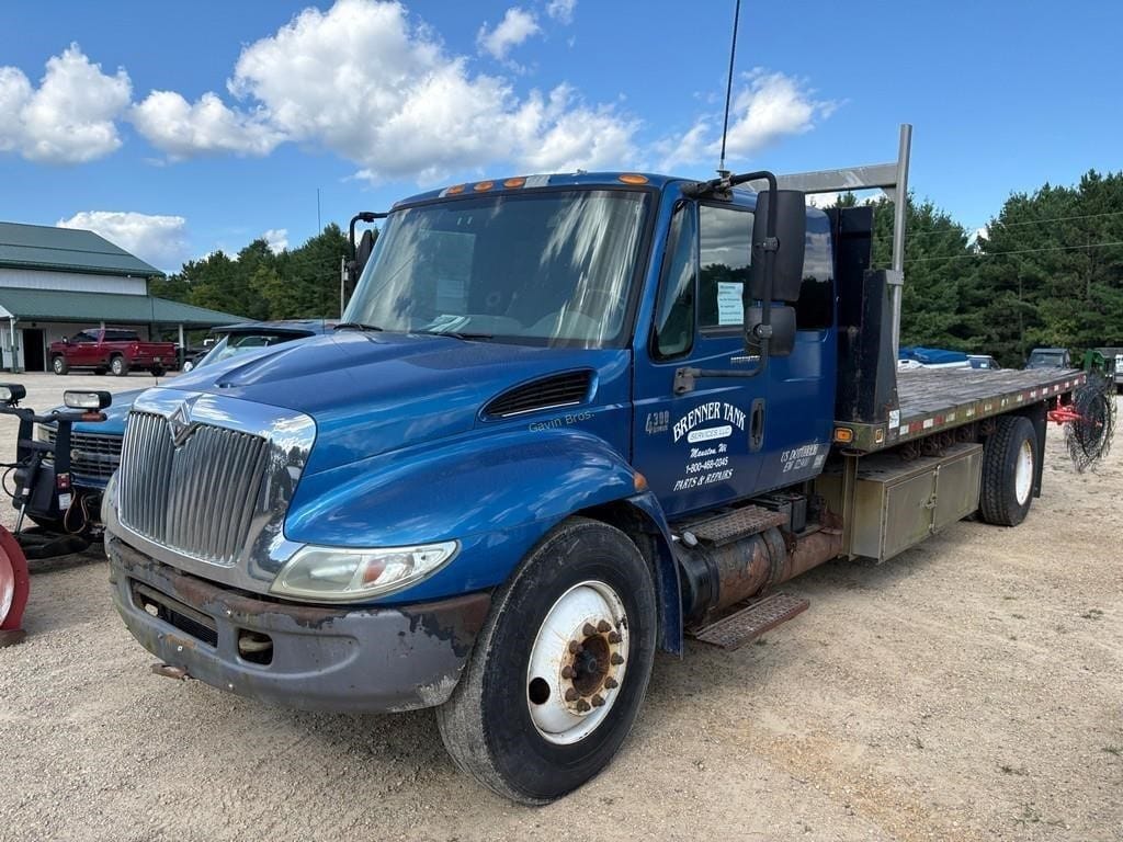 2005 International 4300 DT466 Equipment Image0