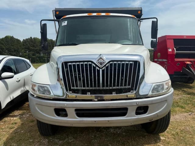 Image of International 4300 equipment image 2