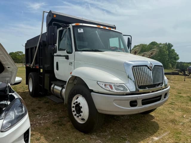 Image of International 4300 equipment image 1