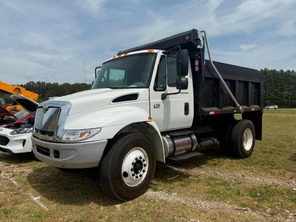 2005 International 4300 Equipment Image0