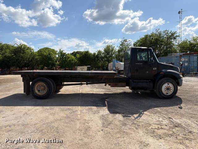 Image of International 4300 equipment image 3