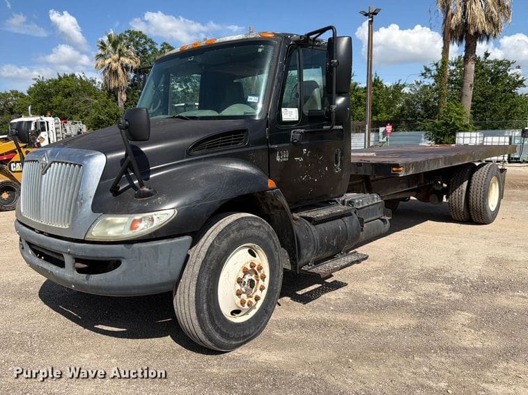 2005 International 4300 Equipment Image0