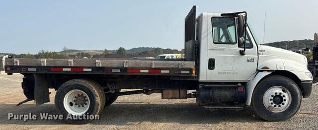 Image of International 4300 equipment image 3