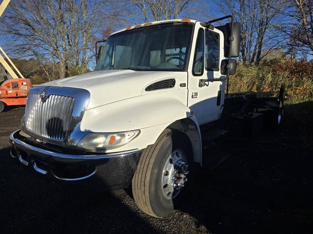 2005 International 4300 Equipment Image0
