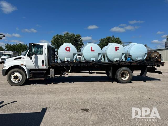 Image of International 4300 equipment image 3