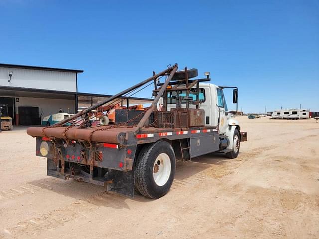 Image of International 4300 equipment image 4