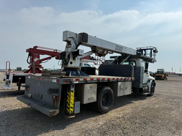 Image of International 4300 equipment image 3