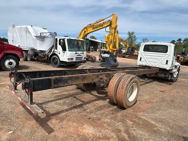 Image of International 4300 equipment image 2