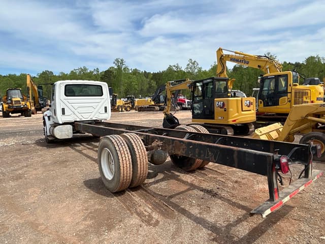 Image of International 4300 equipment image 3