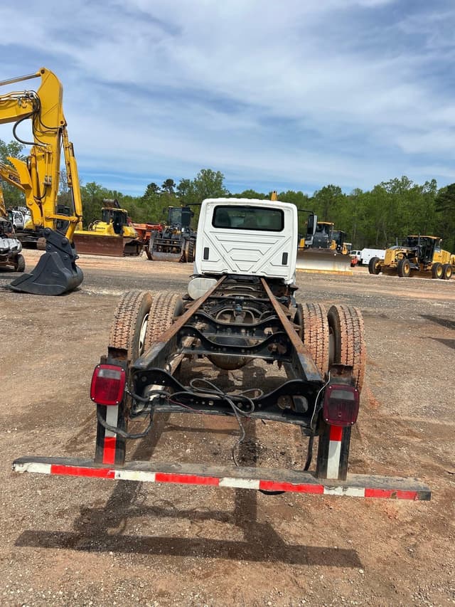 Image of International 4300 equipment image 4