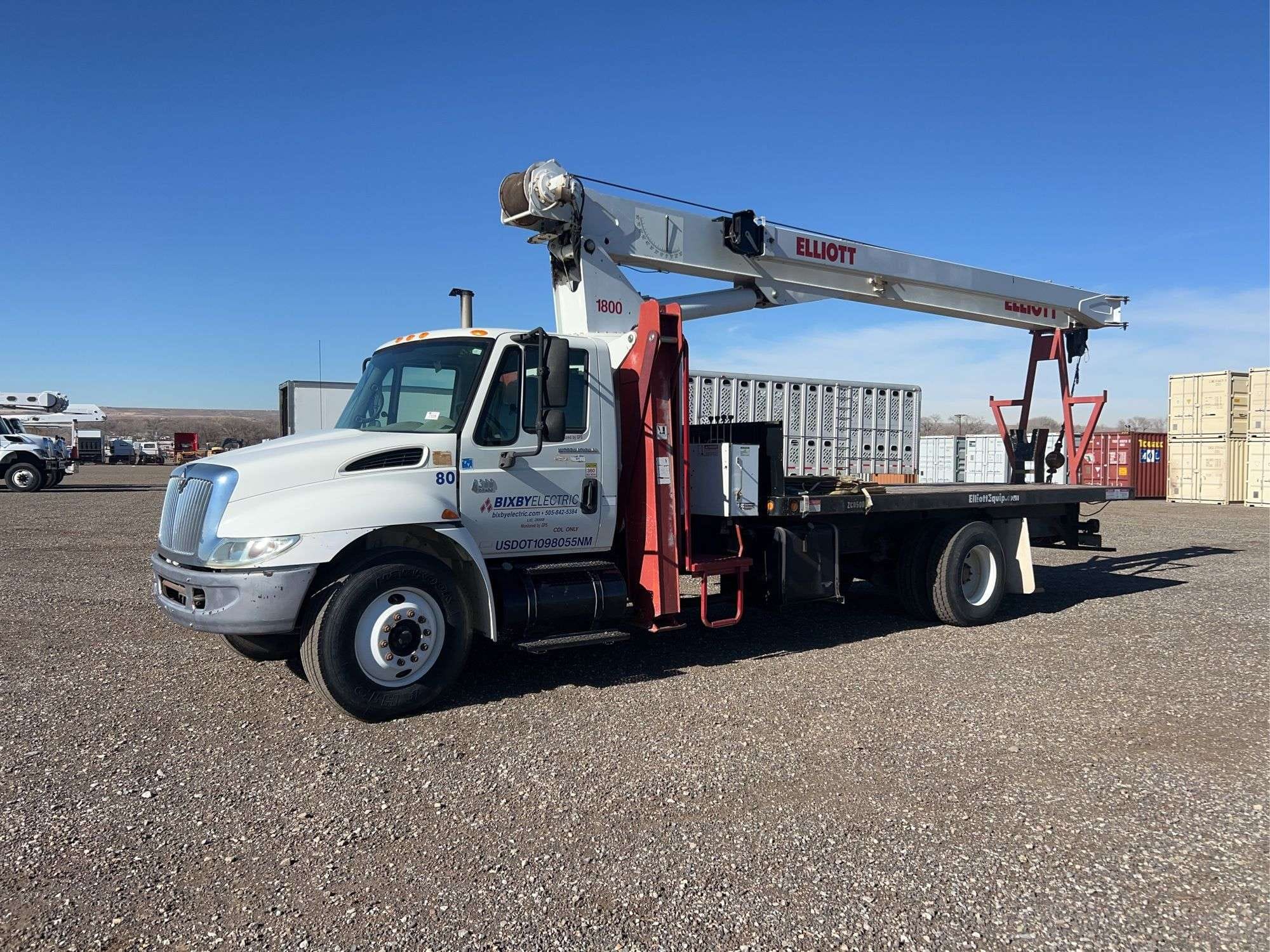 2005 International 4300 Equipment Image0