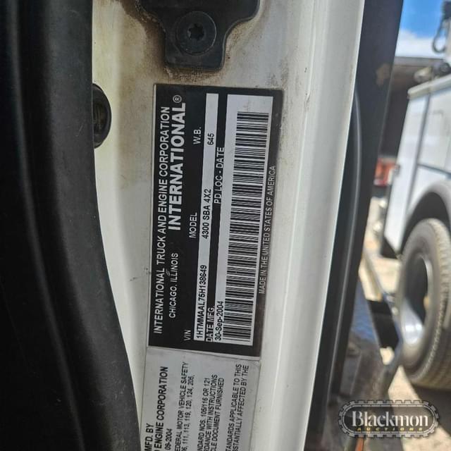 Image of International 4300 equipment image 4
