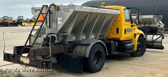 Image of International 4300 equipment image 4
