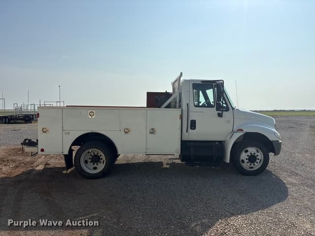 Image of International 4300 equipment image 3