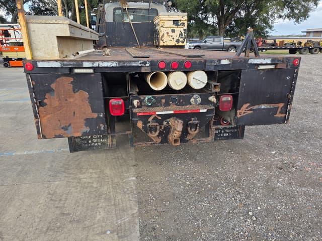 Image of International 4400 equipment image 3