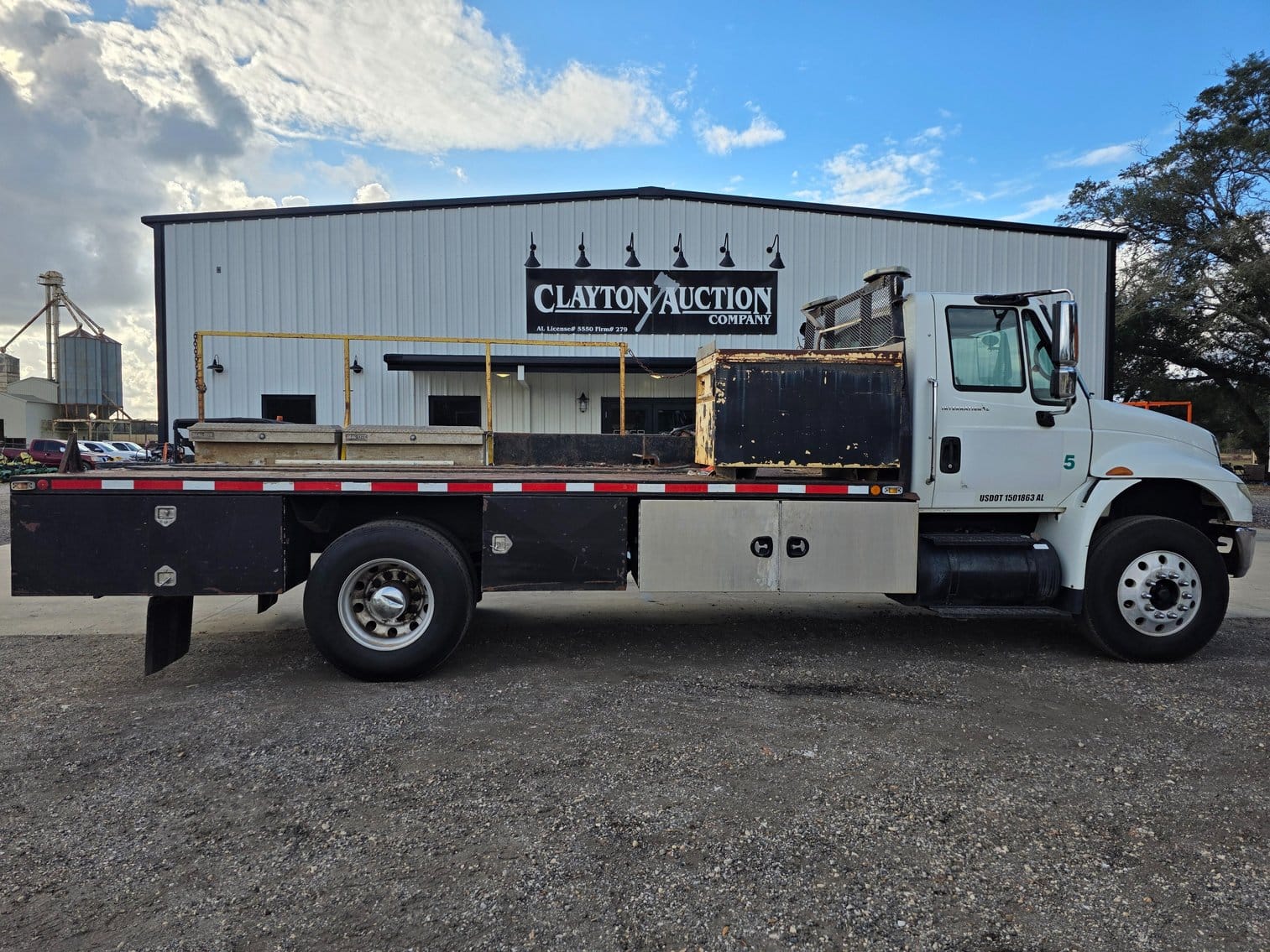 2005 International 4400 Equipment Image0