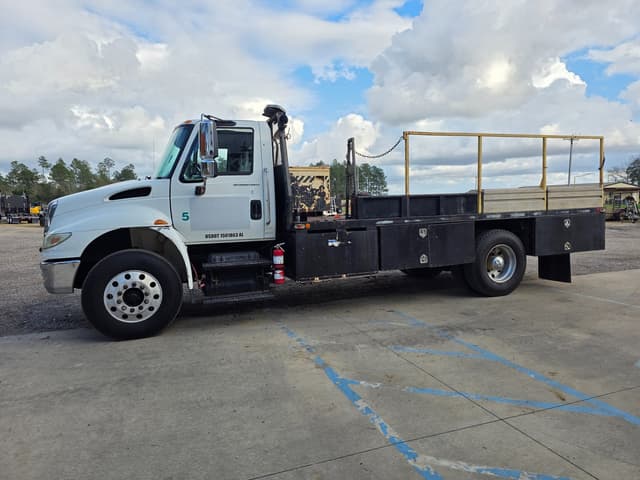 Image of International 4400 equipment image 4