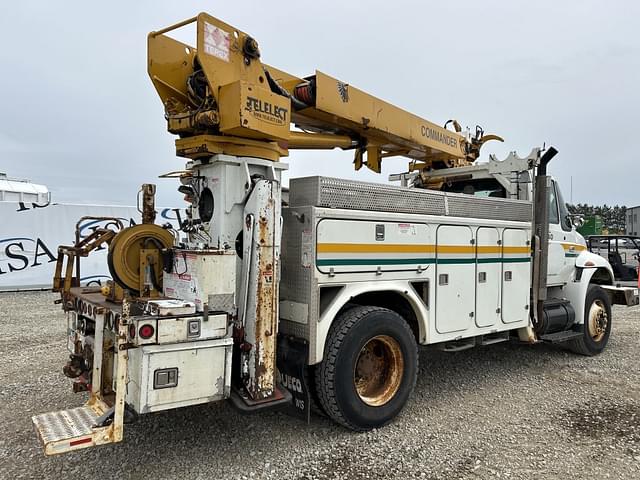 Image of International 4400 equipment image 4