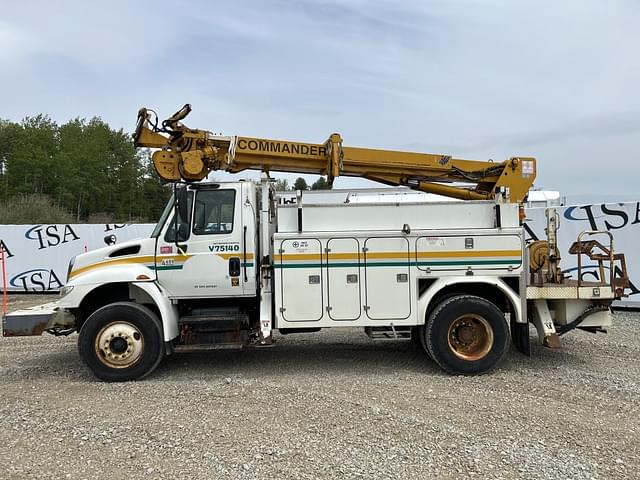 Image of International 4400 equipment image 1