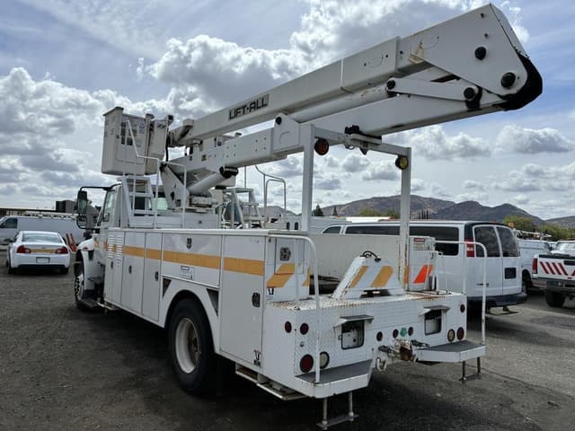 Image of International 4400 equipment image 3