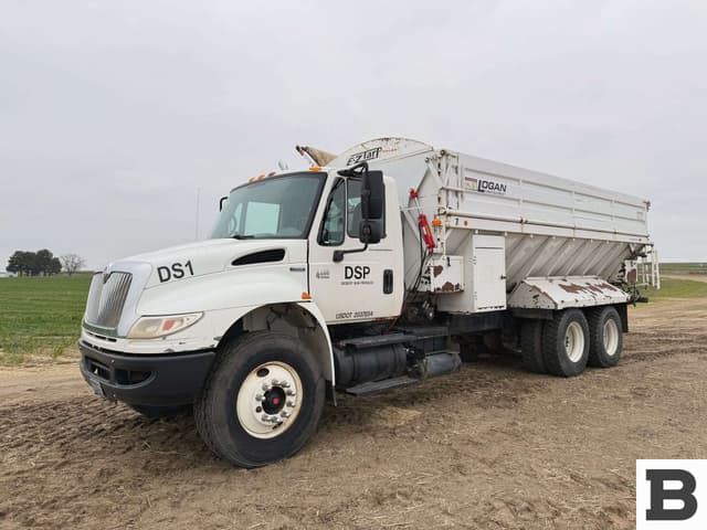 Image of International 4400 equipment image 1