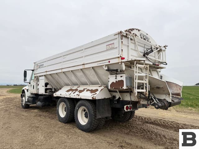 Image of International 4400 equipment image 3