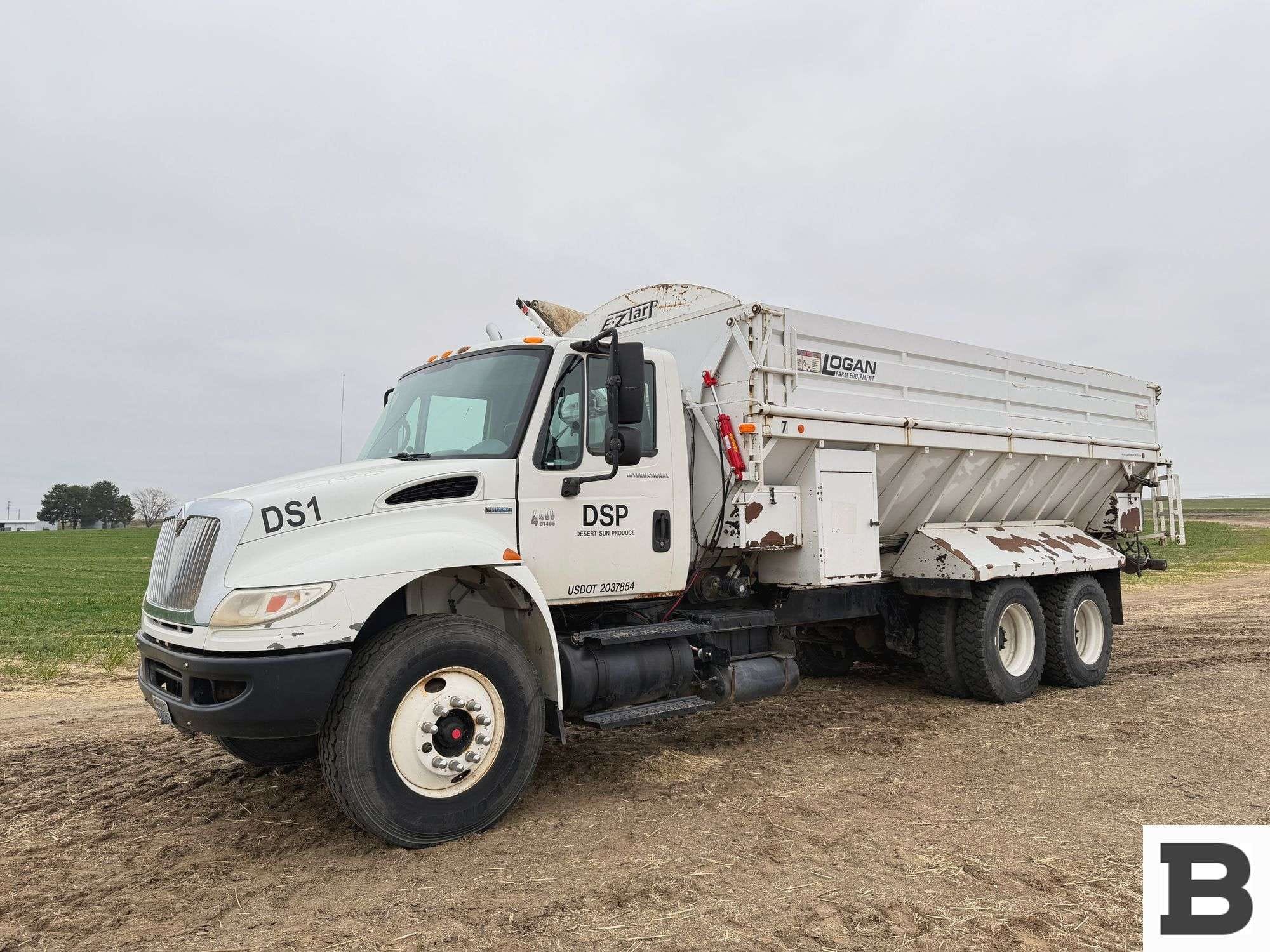 2005 International 4400 Equipment Image0