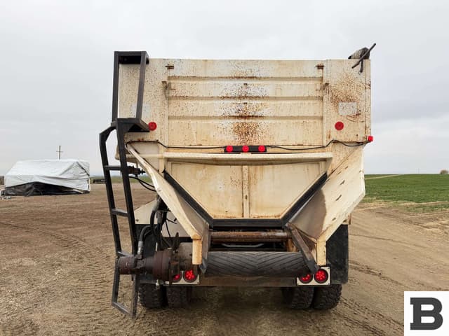 Image of International 4400 equipment image 4