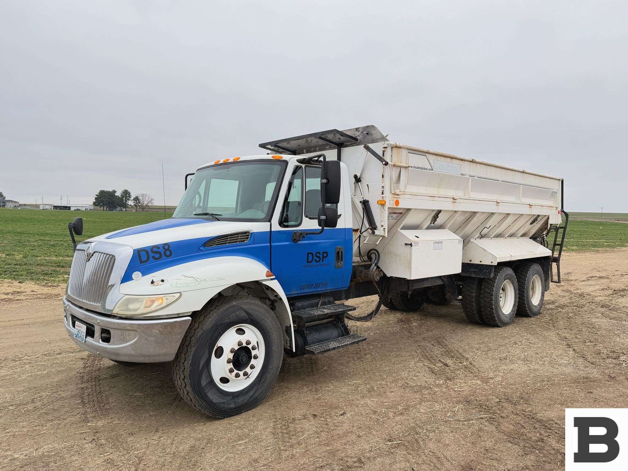 2005 International 4400 Equipment Image0