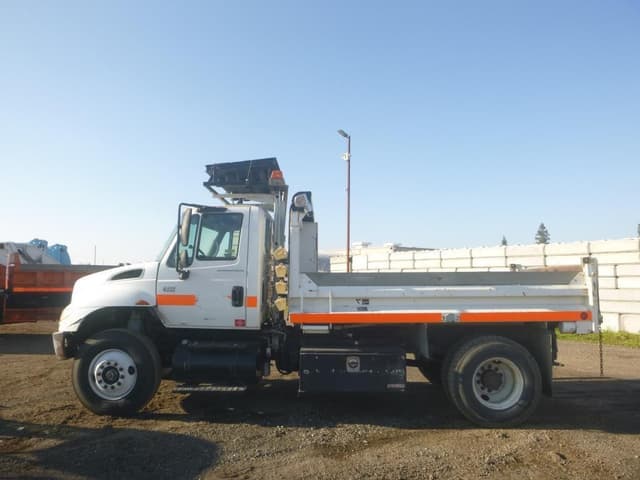 Image of International 4400 equipment image 4