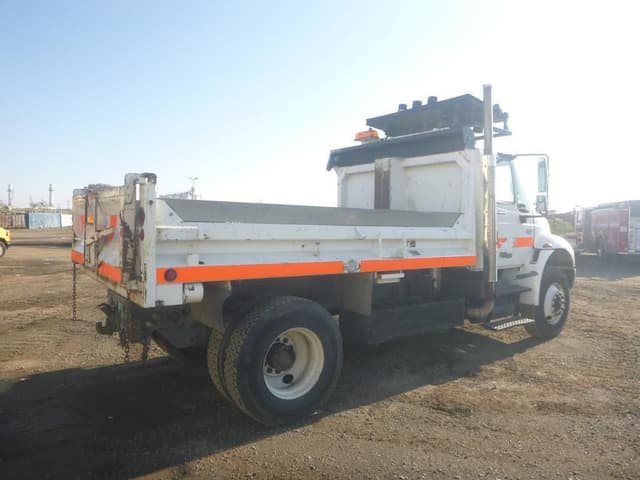 Image of International 4400 equipment image 2