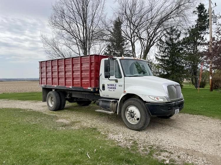 2005 International 4400 Equipment Image0