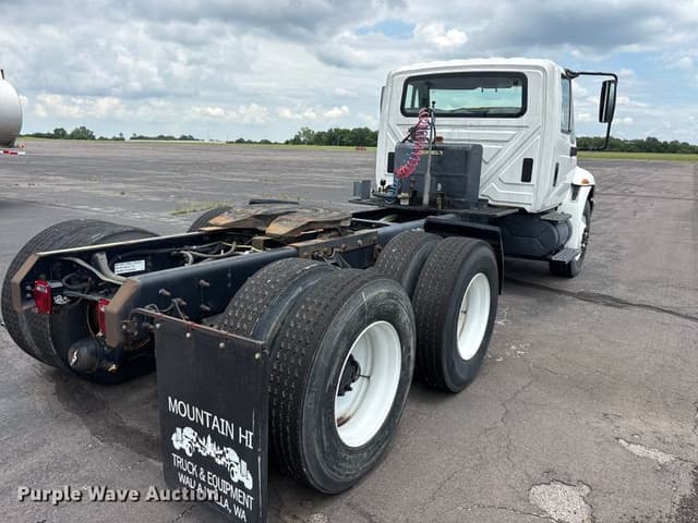 Image of International 4400 equipment image 4