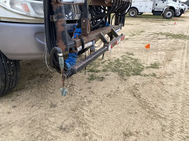 Image of International 4400 equipment image 4