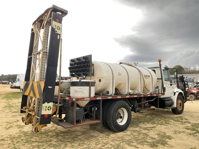 Image of International 4400 equipment image 2