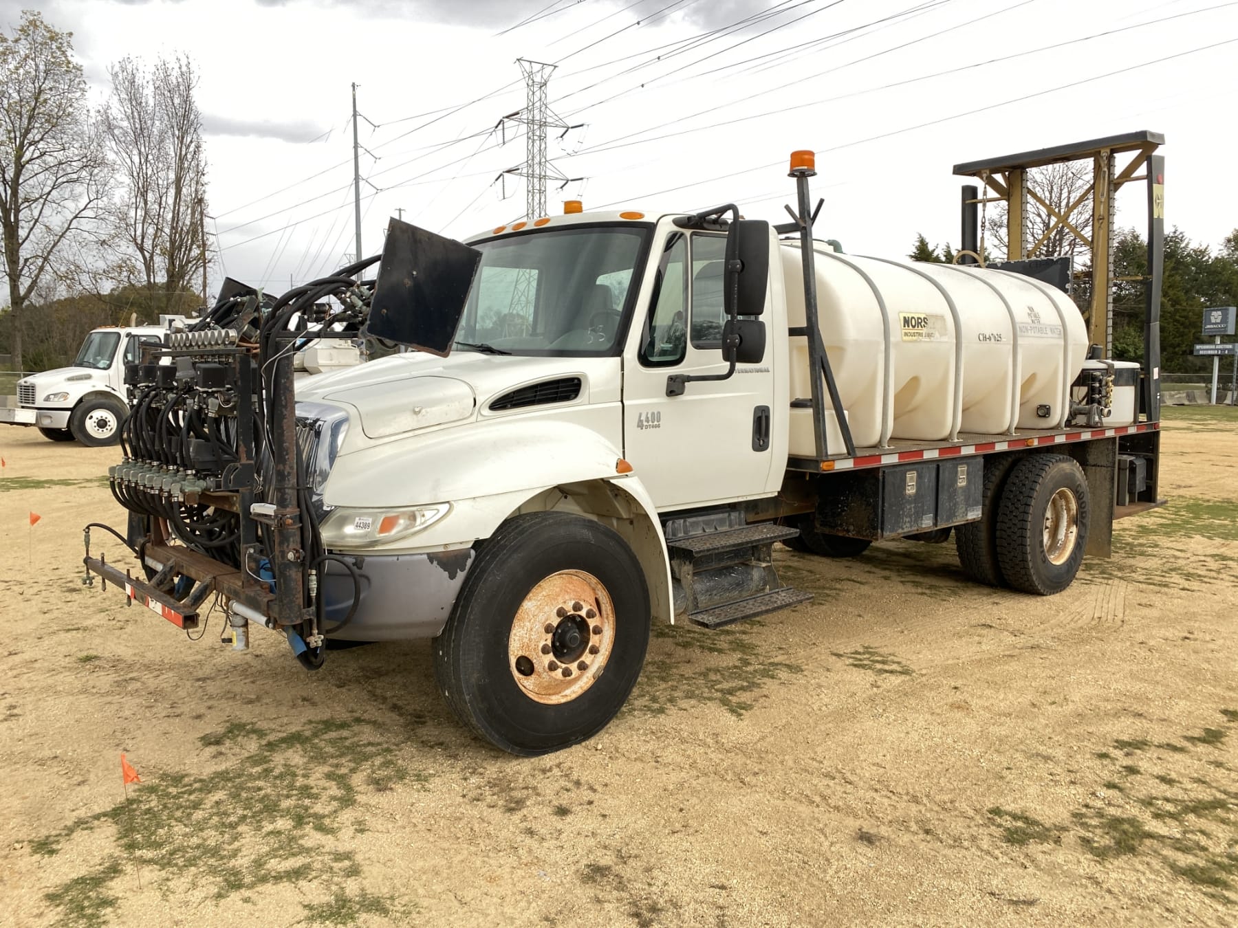 2005 International 4400 Equipment Image0