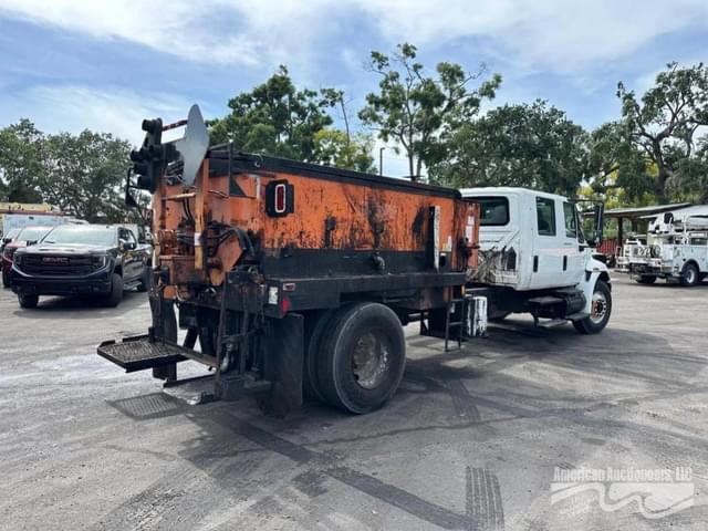 Image of International 4400 equipment image 3