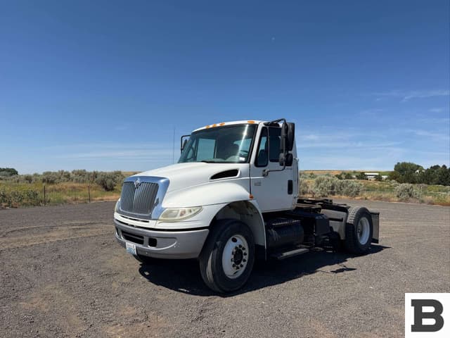 Image of International 4400 equipment image 1